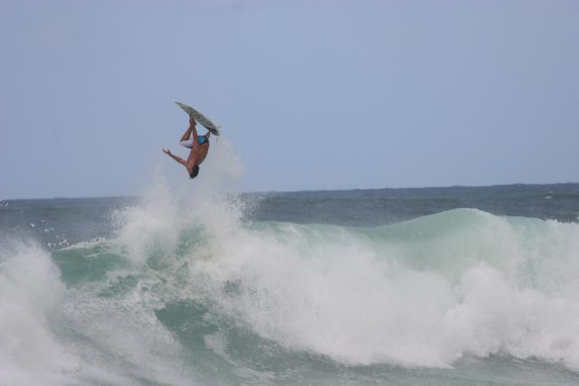 2007 Hawaii Vacation  0821 North Shore Surfing